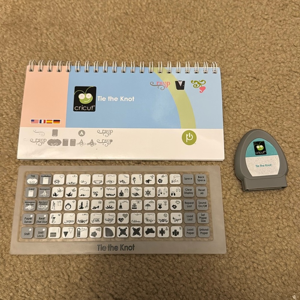 Cricut Cartridge- Tie the Knot
Used a few times times times- Excellent Condition
